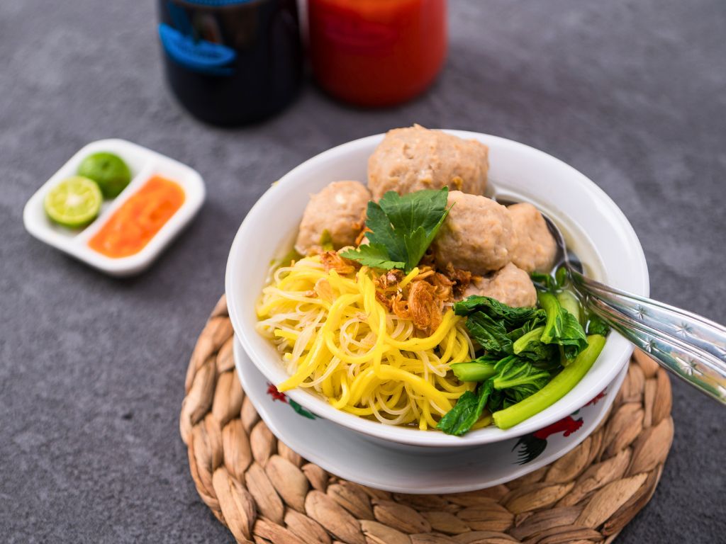 indonesian cuisine bakso meatball soup