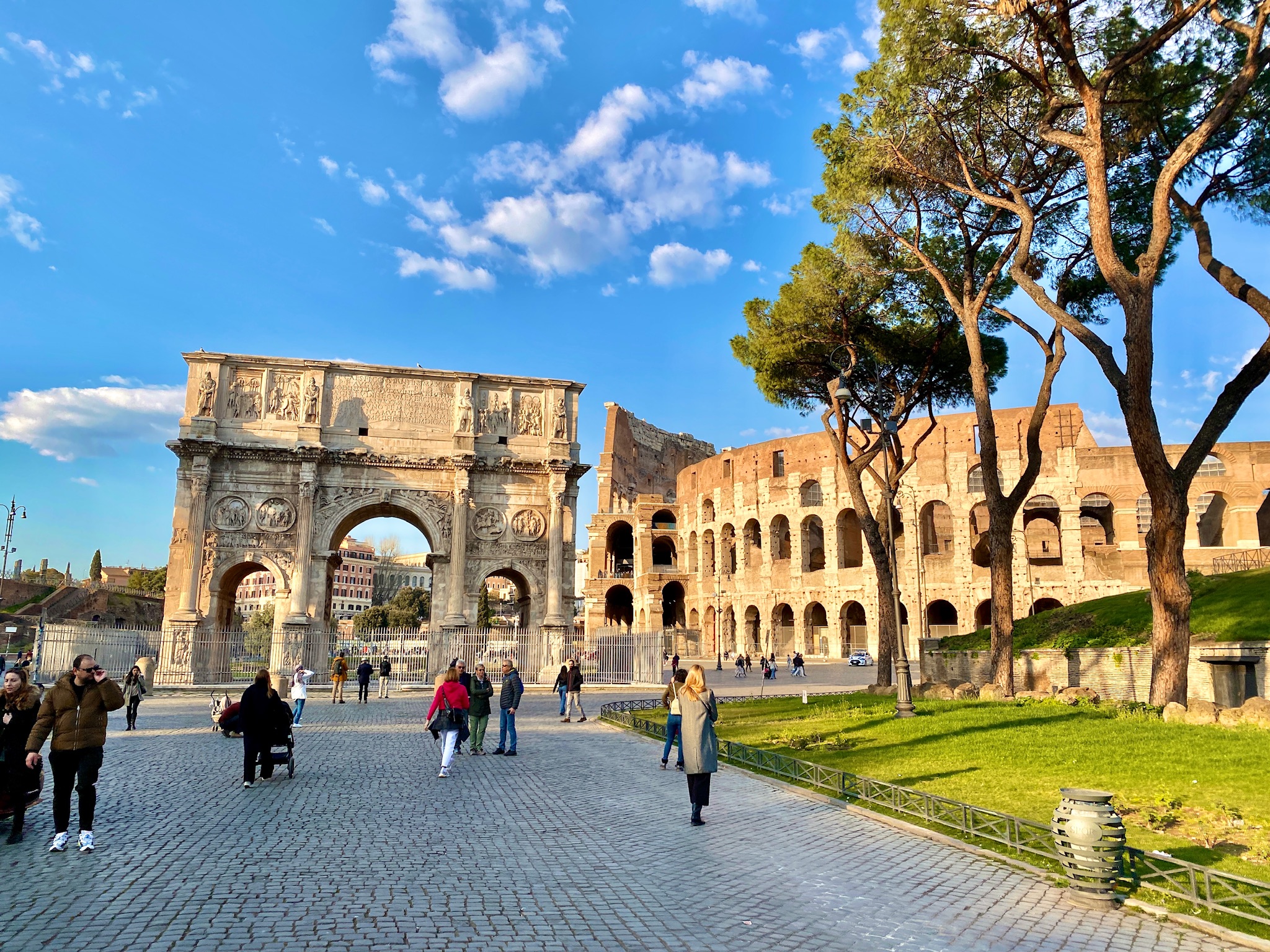 do as the romans do piazza del colosseo