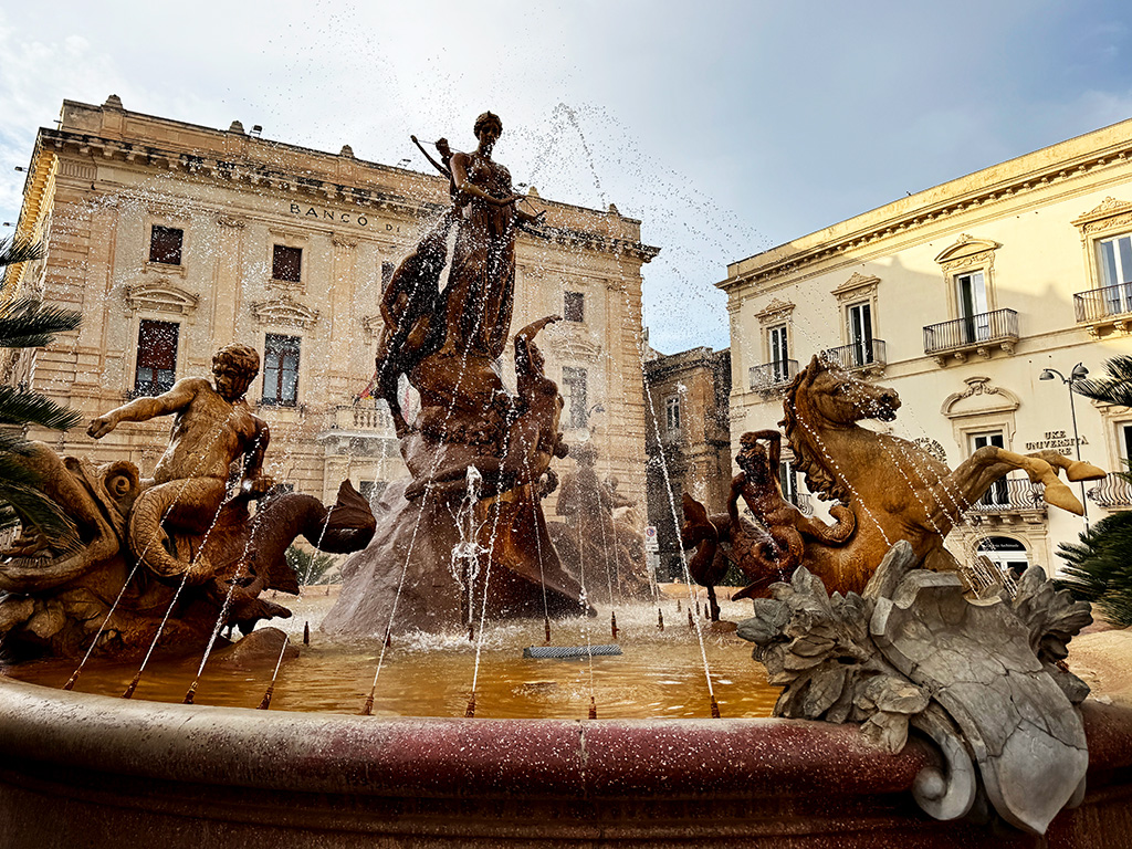 fountain of artemis ortigia