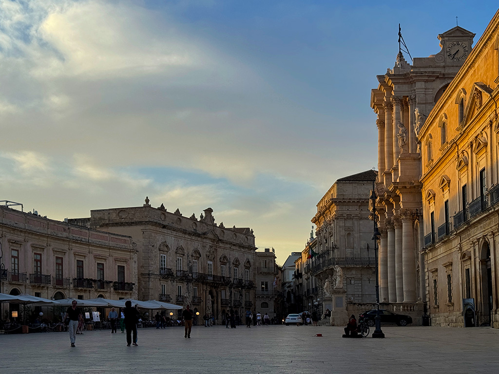piazza duomo ortigia sicily