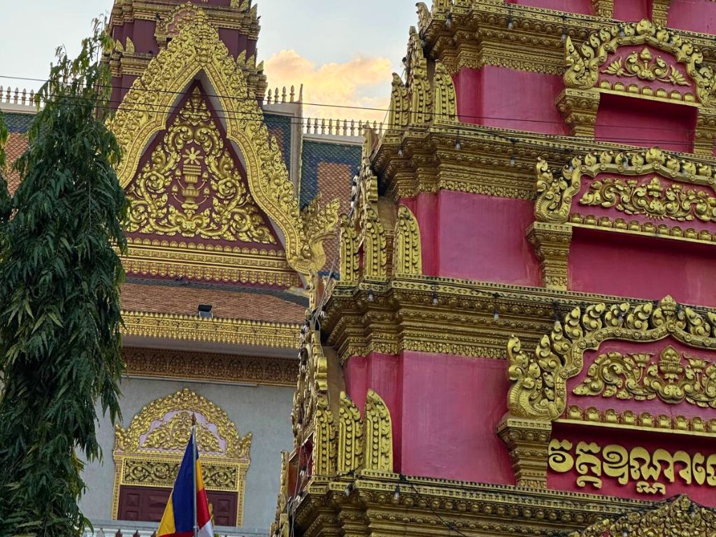 ounalom temple details in phnom penh