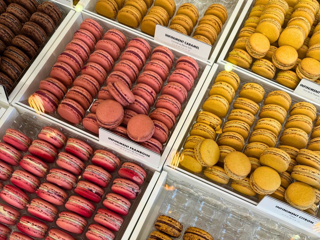 macarons for sale in paris