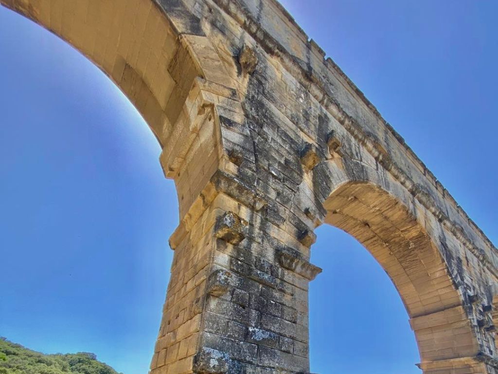 pont du gard ancient roman aqueduct